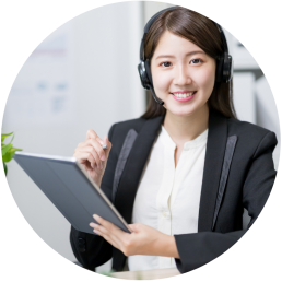 A customer service is looking at you with a smile